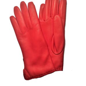 Gants en cuir lisse rouge. Gants femme doublés cachemire. Modèle ODENSE. Vue face dorsale.