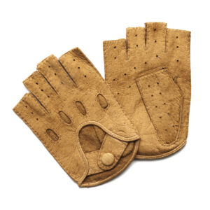 Gants en cuir de pécari camel. Mitaines femme non doublées. Modèle Brasilia. Vue face dorsale.