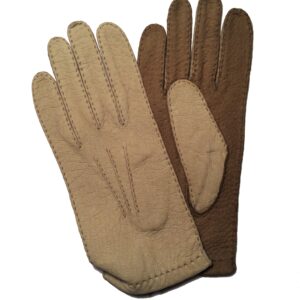 Gants en cuir de pécari bicolore beige clair - marron. Gants femme non doublés. Modèle Lima. Vue face dorsale.