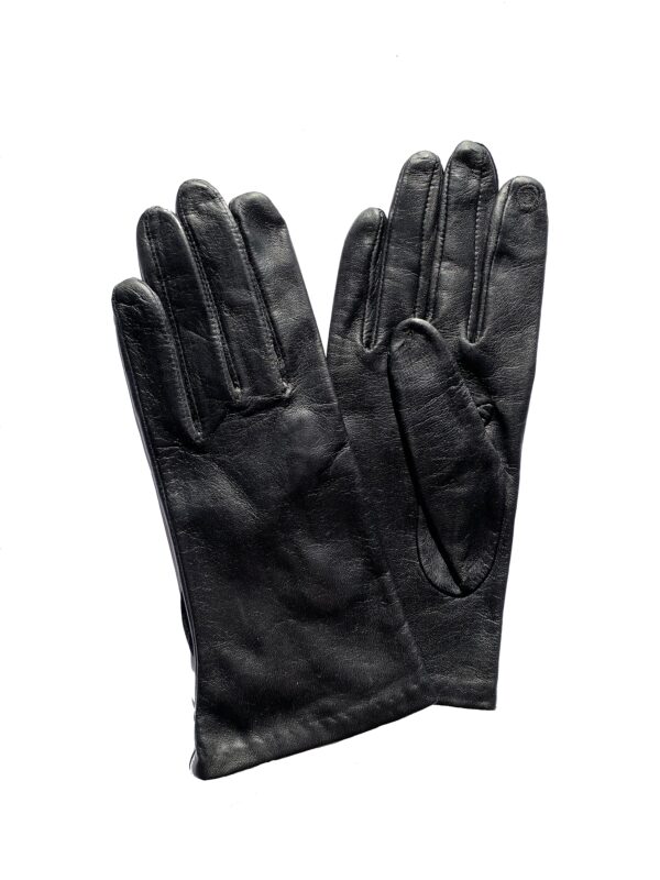 Gants tactile en cuir noir. Gants femme doublés soie. Modèle Bastia. Vue face dorsale.