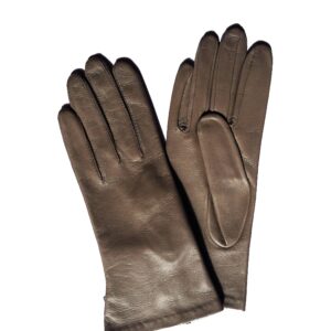 Gants en cuir gris clair. Gants femme doublés soie. Modèle Naples. Vue face dorsale.