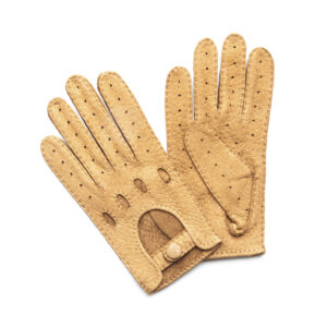 Gants de conduite en cuir de pécari camel. Gants non doublés. Gants femme. Modèle Punta Arénas. Vue face dorsale.