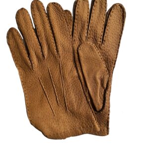 Gants en cuir de pécari marron tabac. Gants pécari non doublé homme. Modèle Cuzco. Vue face dorsale.