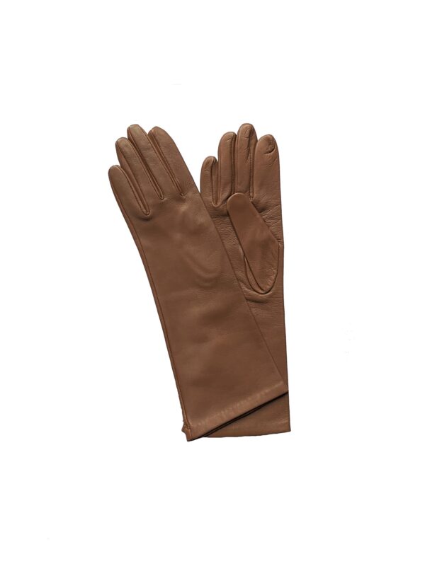 Gants en cuir long 34 cm. Gants femme cognac doublé soie. Modèle Las Vegas. Vue face dorsale.