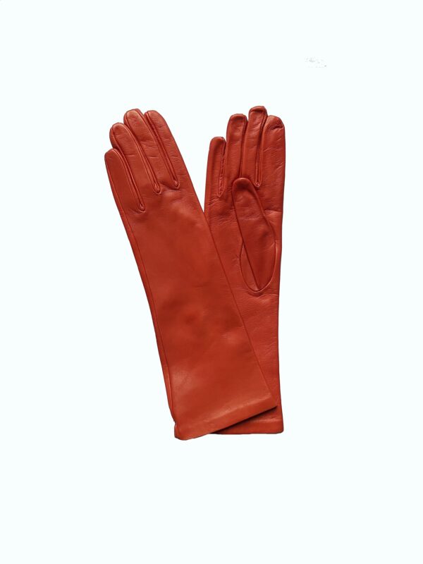 Gants en cuir long 34 cm. Gants femme rouge doublé soie. Modèle Las Vegas. Vue face dorsale.