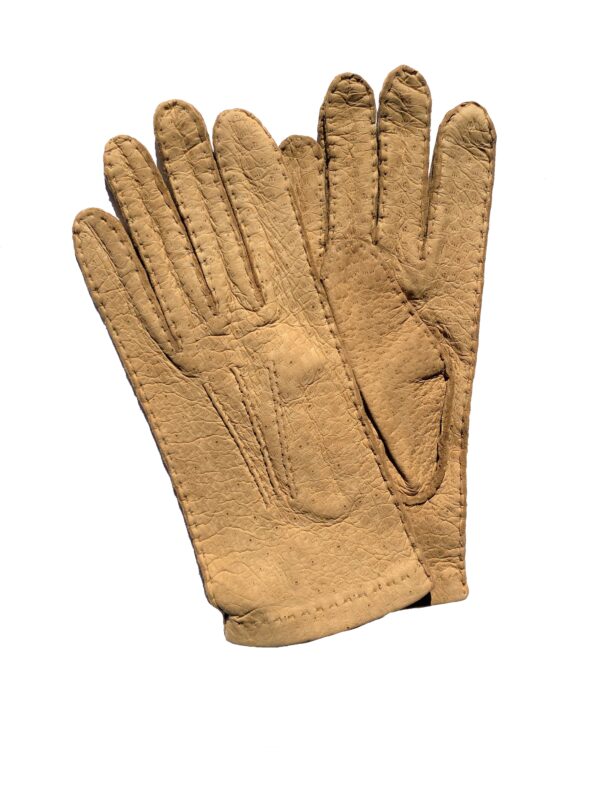 Gants en cuir de pécari camel. Gants femme non doublés. Modèle Lima. Vue face dorsale.