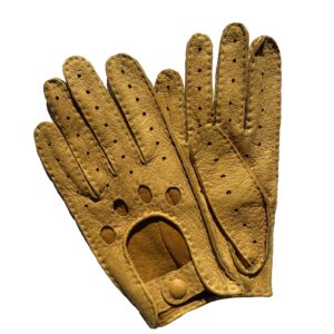 Gants en cuir de pécari. Gants de conduite en pécari moutarde. Gants non doublé. Gants homme. Modèle Santiago. Vue de face.