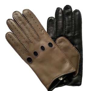 Gants de conduite en cuir d'agneau bicolore marron brun cork. Gants homme doublé laine. Modèle Tsubuka. Vue face dorsale.