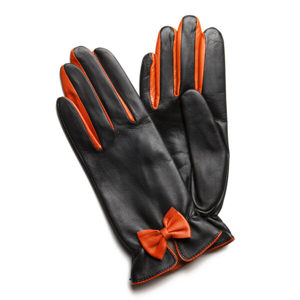 Gants en cuir d'agneau noir nœud orange. Gants doublé soie. Gants femme. Modèle Vérone. Vue face dorsale.