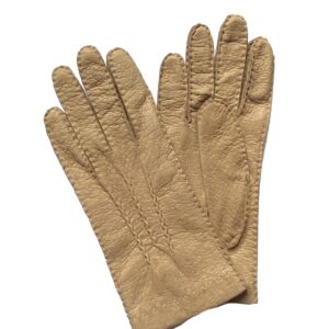 Gants en cuir de pécari baige clair non doublé pour homme. Modèle Cuzco. Vue face.