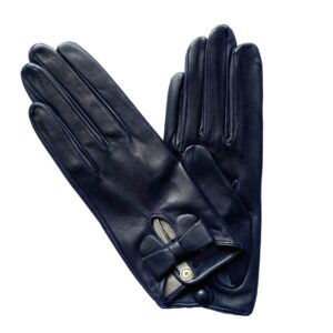 Gants courts bleu en cuir d'agneau noir. Petit nœud. Gants doublés soie pour femme. Modèle Amiens. Vue face.