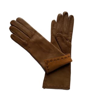 Gants marron en cuir d'agneau doublé soie avec revers en cuir de couleur pour femme. Modèle Orléans. Vue face.