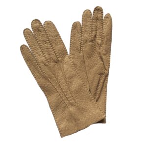 Gants en cuir de pécari beige non doublé pour femme. Modèle Lima. Vue de face.