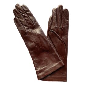 Gants en cuir brun marron chocolat mi long doublés soie avec 3 baguettes cousues sur le haut de la main pour femme. Modèle Ypres. Vue de face.