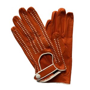 Gants courts orange en cuir de conduite pour femme. Modèle Spa. Vue de face.